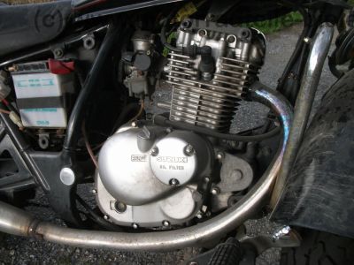 Suzuki_GZ_125_Marauder_schwarz_Crash_Motor_OK_Sissy-Bar_Packtaschenhalter_SB_-_wie_GN_DR_125_57.jpg