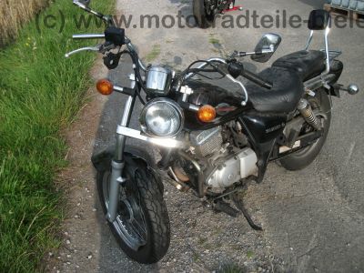 Suzuki_GZ_125_Marauder_schwarz_Crash_Motor_OK_Sissy-Bar_Packtaschenhalter_SB_-_wie_GN_DR_125_9.jpg