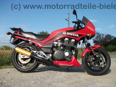 Honda_CBX_750_F_RC17_rot_TOP_4in1_Auspuff_Koffer_Gepaecktraeger_-_wie_CB_750_Sevenfifty_RC_42_CBX_650_E_550_F_F2__67.jpg