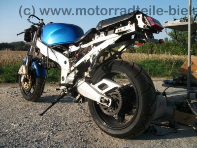 Kawasaki_ZXR_750_H_H1_H2_blau_mit_180_-_55_ZR_17_-_wie_GPZ_GPX_ZX_750_900_R_A_F_G_H_37.jpg