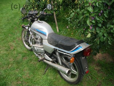 Honda_CB_250_N_silber_blau_TOP_ORIGINAL_Scheunenfund_-_wie_CMX_CM_CB_250_400_450_C_T_N_6.jpg
