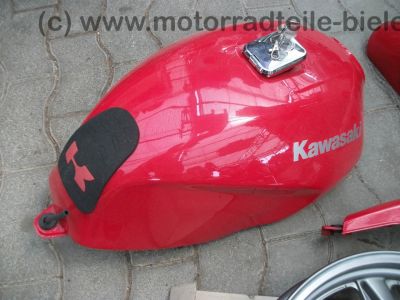 Kawasaki_ER-5_Twister_rot_zerlegt_Tank_Lacksatz_Vorderrad_Hinterrad_Rahmen_Schwinge_etc__22.jpg