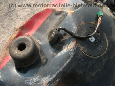 Suzuki_GSX_550_E_GN71D_schwarz-rot_CRASH_Motor_neu_-_wie_GSX_400_500_550_600_F_E_ES_EF_36.jpg