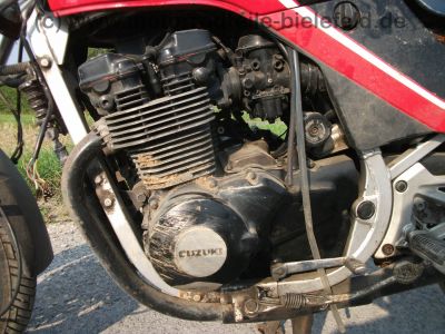 Suzuki_GSX_550_E_GN71D_schwarz-rot_CRASH_Motor_neu_-_wie_GSX_400_500_550_600_F_E_ES_EF_51.jpg