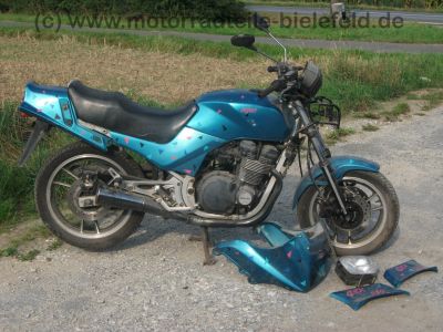 Suzuki_GSX_550_EF_GN71D_tuerkis_orig__Auspuff_-_wie_GSX_400_500_550_600_F_E_ES_EF_15b.jpg