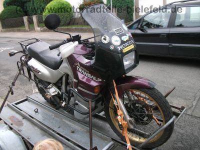 Honda_XL_600_V_Transalp_PD06_rot_Gepaecktraeger_MRA_Scheibe_Sturzbuegel_Hauptstaender_Metzeler_Tourance_8.jpg