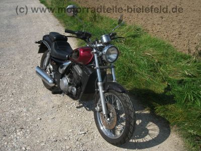 Kawasaki_EL_250_Eliminator_rot-metallic_-_wie_BN_125_EL_252_EN_500_ZL_600_57.jpg