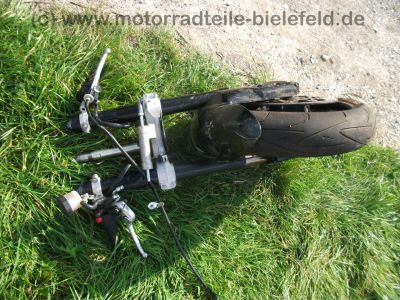 Suzuki_GSX-R_GSXR_750_600_K6_K7_zerlegt_-_Motor_Hinterrad_Schwinge_Verkleidung_etc__110.jpg
