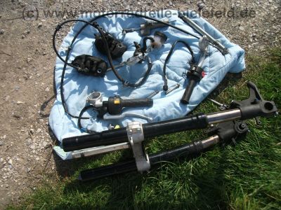 Suzuki_GSX-R_GSXR_750_600_K6_K7_zerlegt_-_Motor_Hinterrad_Schwinge_Verkleidung_etc__112.jpg