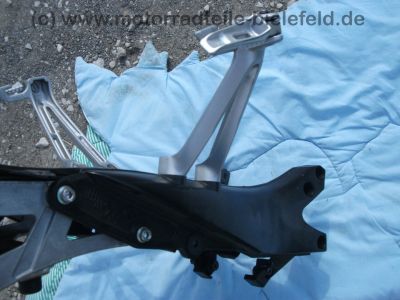 Suzuki_GSX-R_GSXR_750_600_K6_K7_zerlegt_-_Motor_Hinterrad_Schwinge_Verkleidung_etc__47.jpg