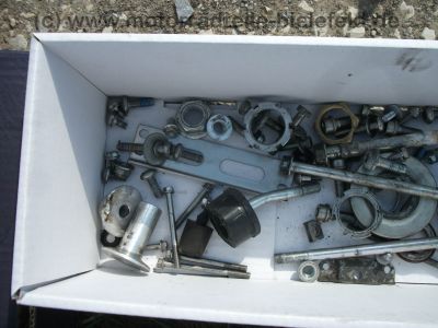 Suzuki_GSX-R_GSXR_750_600_K6_K7_zerlegt_-_Motor_Hinterrad_Schwinge_Verkleidung_etc__71.jpg