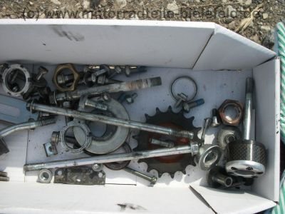 Suzuki_GSX-R_GSXR_750_600_K6_K7_zerlegt_-_Motor_Hinterrad_Schwinge_Verkleidung_etc__72.jpg