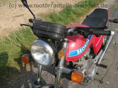 Honda_CB_250_N_rot-blau_original_-_wie_CM_CB_250_400_450_T_N_C_16.jpg