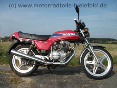 Honda_CB_250_N_rot-blau_original_-_wie_CM_CB_250_400_450_T_N_C_50.jpg