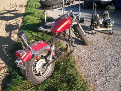 Suzuki_LS_650_Savage_rot_teilzerlegt_Sissybar_-_Basis_Bobber_8.jpg