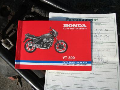 Honda_VT_500_C_Custom_Shadow_PC08_schwarz_Fehlteile_Chopper_vorverlegte_Fischer_Fussrasten-Anlage_FS07_eingetragen_16.jpg