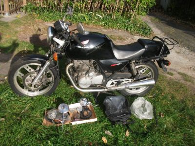 Honda_XBR_500_PC15_schwarz_original_Sozius-Abdeckung_Gepaecktraeger_-_wie_XBR_500_S_GB_500_Clubman_PC16_RFVC_Einzylinder_7.jpg