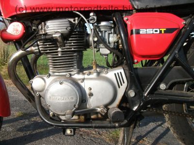 Honda_CJ_250_T_rot_Gepaecktraeger_Lenkungsdaempfer_Verkleidung_M-Lenker_13kW_o__20kW_-_wie_CB_CJ_250_350_360_T_G_14.jpg