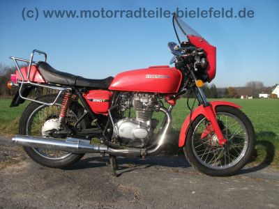 Honda_CJ_250_T_rot_Gepaecktraeger_Lenkungsdaempfer_Verkleidung_M-Lenker_13kW_o__20kW_-_wie_CB_CJ_250_350_360_T_G_46.jpg