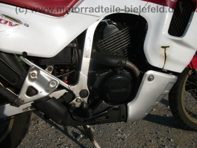 Honda_XL_600_V_Transalp_PD06_rot-weiss_METZELER_Hauptstaender_-_wie_PD10_XRV_650_750_RD03_RD04_72.jpg