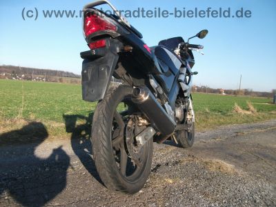 Honda_CBR_125_R_JC34_schwarz_80kmh_-_wie_CBF_CG_CBX_CBZ_125_JC_18_22_23_27_29_40_42.jpg