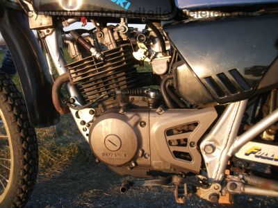 Suzuki_DR_250_S_original_schwarz_SJ42A_-_wie_GN_DR_125_250_400_500_S_SE_SP_370_32.jpg