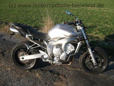 Yamaha_FZ6-N_RJ07_silber_Crash_-_wie_YZF_FZS_600_1000_FZ6_Fazer_S2_YZF-R6_FZ1-N_FZ1-S_RJ_02_03_05_09_14_49.jpg