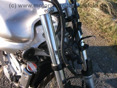 Yamaha_FZ6-N_RJ07_silber_Crash_-_wie_YZF_FZS_600_1000_FZ6_Fazer_S2_YZF-R6_FZ1-N_FZ1-S_RJ_02_03_05_09_14_52.jpg