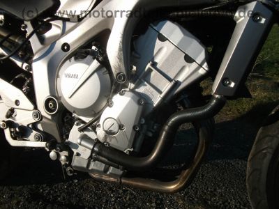 Yamaha_FZ6-N_RJ07_silber_Crash_-_wie_YZF_FZS_600_1000_FZ6_Fazer_S2_YZF-R6_FZ1-N_FZ1-S_RJ_02_03_05_09_14_57.jpg