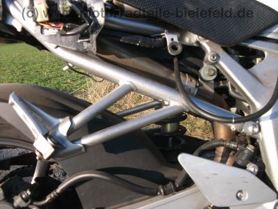 Yamaha_FZ6-N_RJ07_silber_Crash_-_wie_YZF_FZS_600_1000_FZ6_Fazer_S2_YZF-R6_FZ1-N_FZ1-S_RJ_02_03_05_09_14_69.jpg