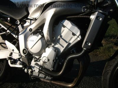 Yamaha_FZ6-N_RJ07_silber_Crash_-_wie_YZF_FZS_600_1000_FZ6_Fazer_S2_YZF-R6_FZ1-N_FZ1-S_RJ_02_03_05_09_14_71.jpg