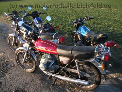 Suzuki_GT_185_blau_2-Takt_Wrack_Auspuff_Motor_original_-_wie_GP_GT_125_200_X5_250_X7_2.jpg