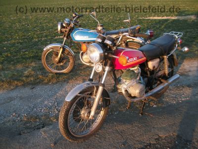 Suzuki_GT_185_blau_2-Takt_Wrack_Auspuff_Motor_original_-_wie_GP_GT_125_200_X5_250_X7_5.jpg