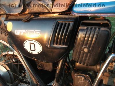 Suzuki_GT_185_blau_2-Takt_Wrack_Auspuff_Motor_original_-_wie_GP_GT_125_200_X5_250_X7_66.jpg