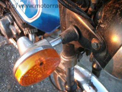 Suzuki_GT_185_blau_2-Takt_Wrack_Auspuff_Motor_original_-_wie_GP_GT_125_200_X5_250_X7_84.jpg