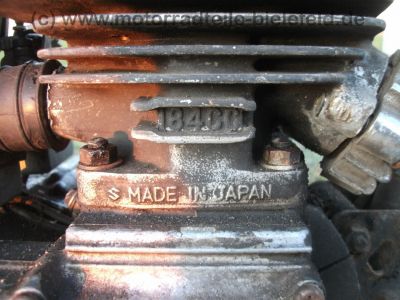 Suzuki_GT_185_blau_2-Takt_Wrack_Auspuff_Motor_original_-_wie_GP_GT_125_200_X5_250_X7_89.jpg