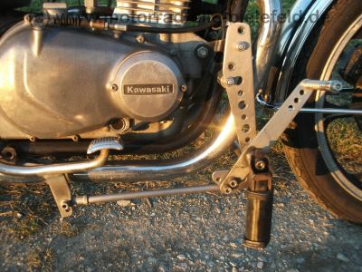 Kawasaki_KZ_440_A_LTD_Chopper_schwarz_Twin_vorverlegte_Fussrastenanlage_-_wie_KZ_Z_LTD_250_400_440_A_B_C_H_LTD_69.jpg