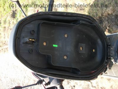 Honda_SJ_50_Bali_AF32_rot_EZ_95_2-Takt_Roller_49_ccm_3kw_50_kmh_32.jpg