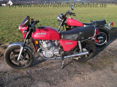 Honda_CX_500_rot_37kW_Front-Maske_JAMA_Auspuff_-_wie_CX_500_C_PC01_70.jpg