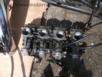 Suzuki_GS_550_E_rot-weiss_zerlegt_orig__Tank_-_wie_GS_400_500_750_D_E__39.jpg