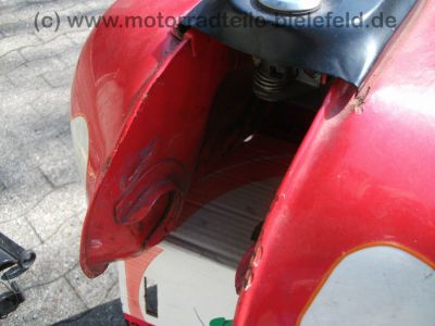 Suzuki_GS_550_E_rot-weiss_zerlegt_orig__Tank_-_wie_GS_400_500_750_D_E__88.jpg