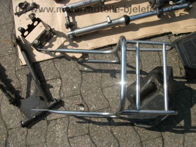 Kawasaki_KZ_250_A_Twin_grau-blau_zerlegt_-_wie_Z_KZ_400_440_Twin_LTD_A_C_H_76.jpg