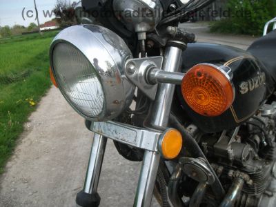 Suzuki_GS_550_T_Chopper_orig__schwarz_Gepaecktraeger_MOTAD_4-1_Auspuff_Edelstahl_-_wie_GS_400_450_500_550_750_D_E_L_T_81.jpg
