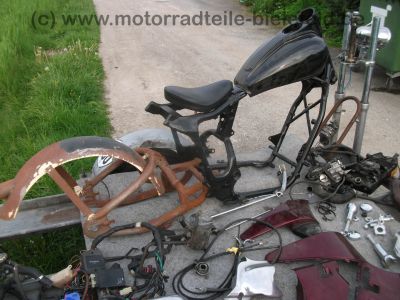Honda_VT_600_C_Shadow_Custom-Umbau_Schwinge_Fender_Mono-Sitz_Tank-Tacho_orig__Auspuff_HM_MR1_E1_16tMls_110.jpg