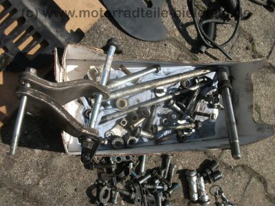 Honda_XRV_750_L_Africa_Twin_RD04_Ersatz-Teile_spare-parts_Motor_Getriebe_Elektrik_Tank_Schwinge_Airbox_-_vgl__XL_600_V_PD06_XRV_650_RD03_40.jpg