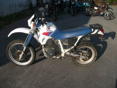 Honda_XL_600_RM_Enduro_PD04_RFVC_BSM_Auspuff_25kW_o__33kW_-_wie_XR_XL_250_R_MD11_ME06_XL_350_R_ND03_XR_XL_600_LM_R_PD03_PE04_13.jpg