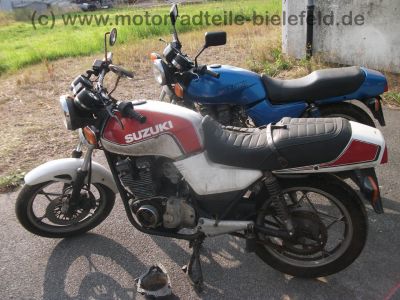 Suzuki_GSX_400_E_GK53C_blau_Sitz_gut_orig__Auspuff_1555_und_4440_-_wie_GSX_250_400_E_S_GK51C_GK53B_10.jpg