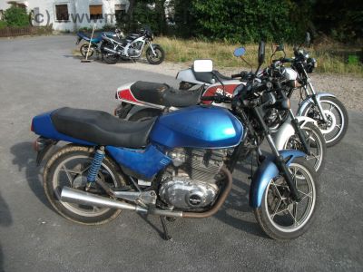 Suzuki_GSX_400_E_GK53C_blau_Sitz_gut_orig__Auspuff_1555_und_4440_-_wie_GSX_250_400_E_S_GK51C_GK53B_6.jpg