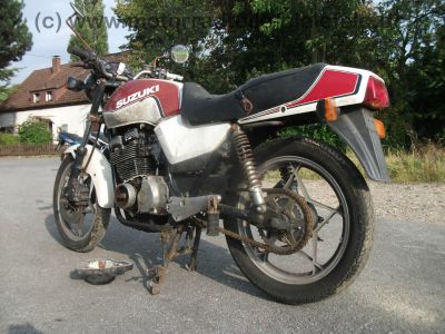 Suzuki_GSX_400_S_GK53C_weiss-rot_Wrack_-_wie_GSX_250_400_E_S_GK51C_GK53B_40.jpg