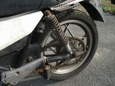 Suzuki_GSX_400_S_GK53C_weiss-rot_Wrack_-_wie_GSX_250_400_E_S_GK51C_GK53B_49.jpg